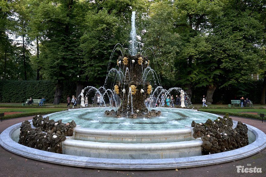 Сезон фонтанов в Петербурге завершится 17 октября