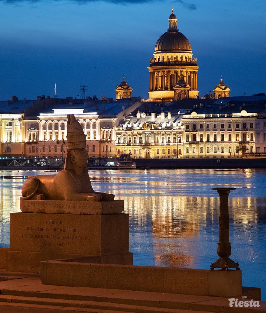 «Ленсвет» предложил маршруты для вечерних прогулок по Петербургу 