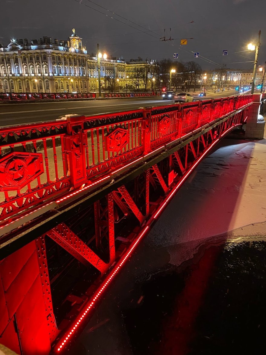 Дворцовый мост подсветят красным в честь китайского Нового года