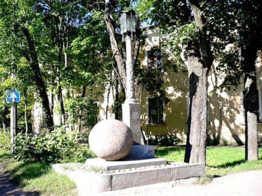 Памятник фонарю