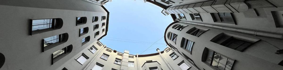 Экскурсия «Парадные и дворы Петербурга»