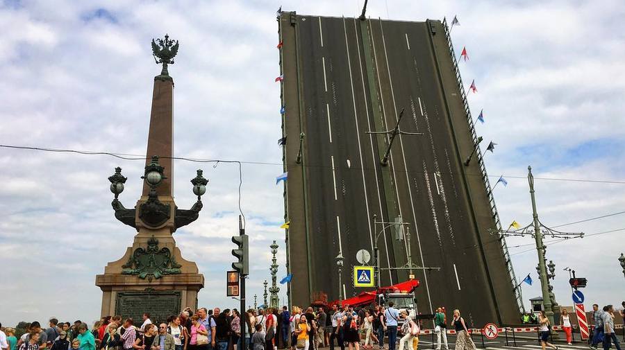 Петропавловскую крепость и дороги в центре города закроют в День ВМФ