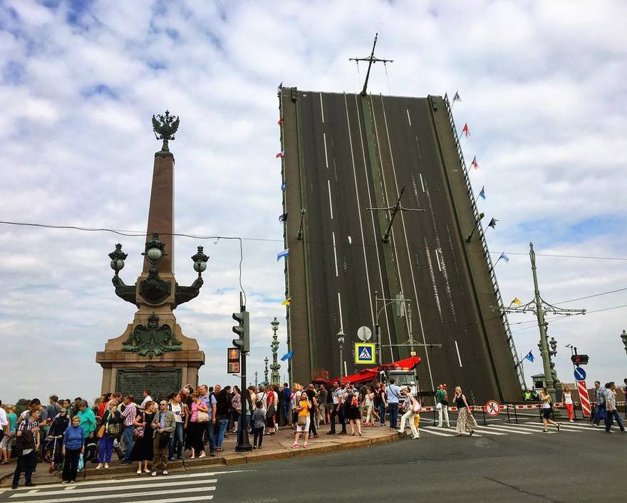 Петропавловскую крепость и дороги в центре города закроют в День ВМФ