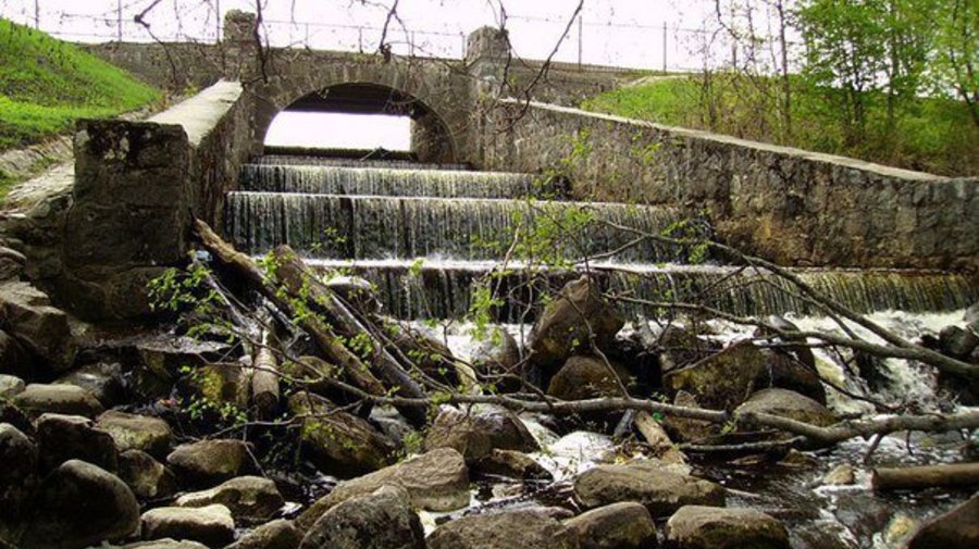 Водопад на реке Караста