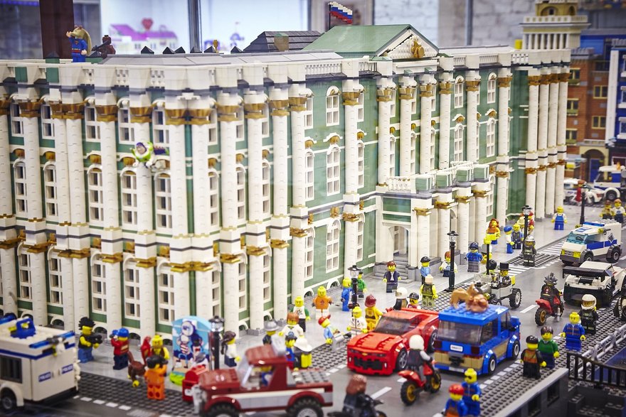 Станция метро «Обводный канал» — Музей LEGO