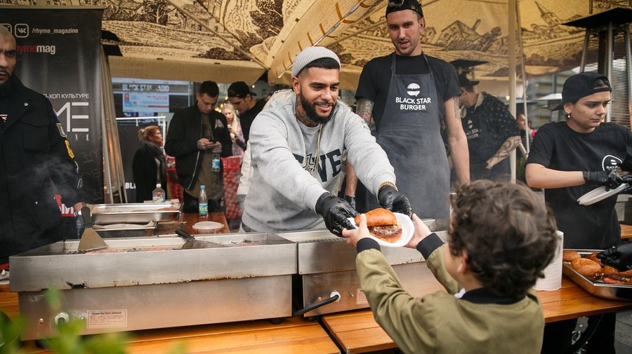 В Петербурге откроют знаменитые бургерные Тимати Black Star Burger 