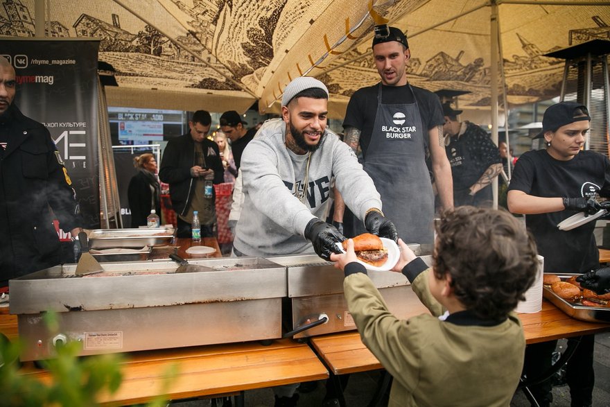 В Петербурге откроют знаменитые бургерные Тимати Black Star Burger
