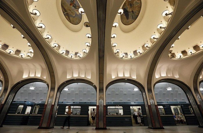  Станция метро «Маяковская»