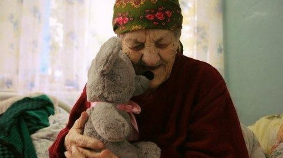 В Петербурге собирают новогодние подарки для бабушек и дедушек из домов престарелых