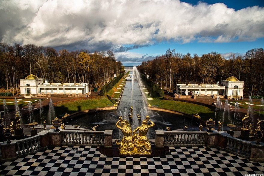Петергофский дворцовый комплекс