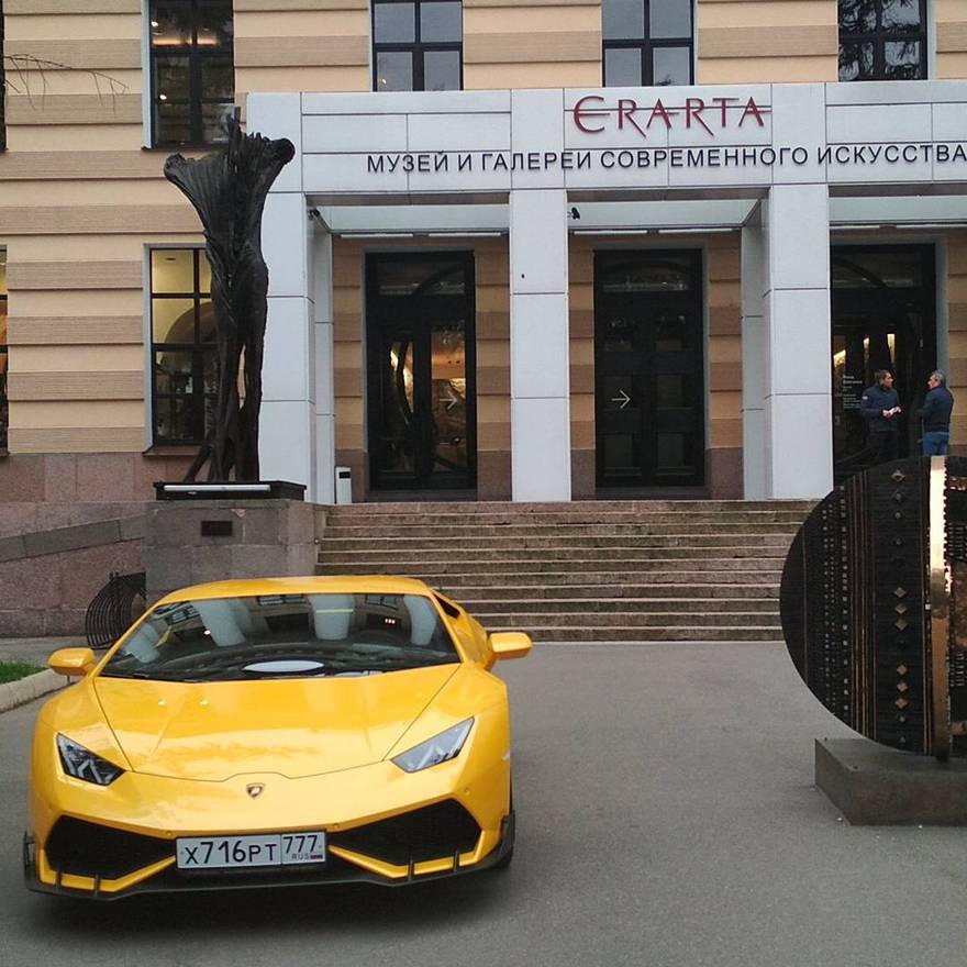 Редкие автомобили Lamborghini прибыли на выставку в Эрарте