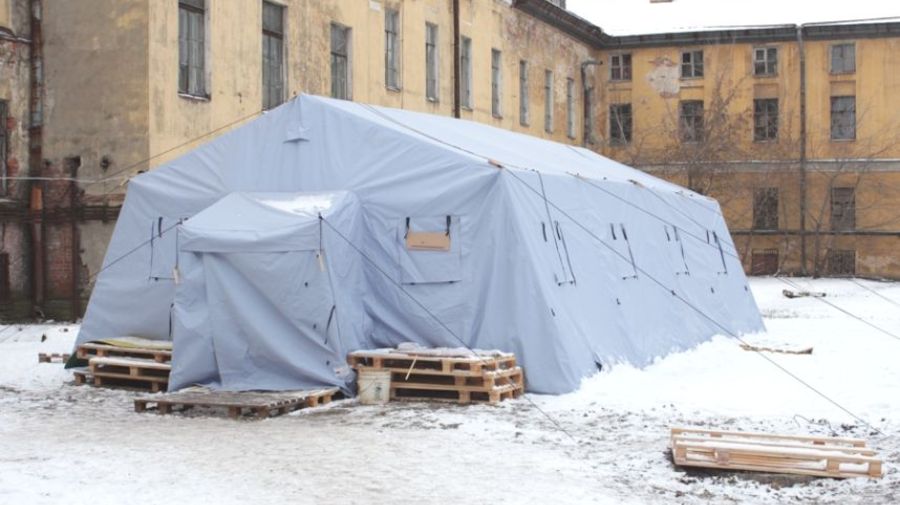 В Петербурге установили палатки для бездомных
