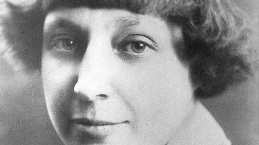 К 125-летию Марины Цветаевой выпустят почтовую марку с её портретом