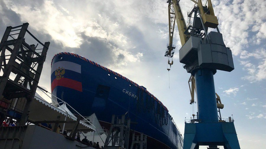 Самый мощный ледокол в мире спустили на воду в Петербурге