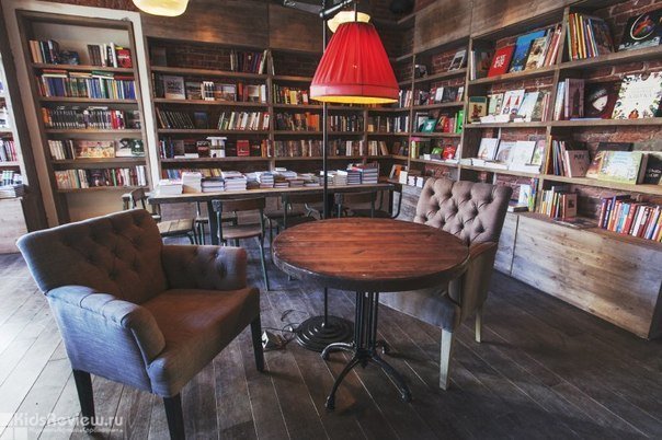 11. Распродажа в книжном магазине «МЫ»