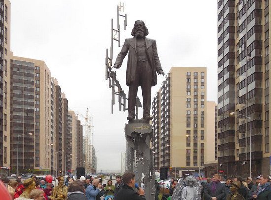 В Мурино открыли памятник Менделееву 