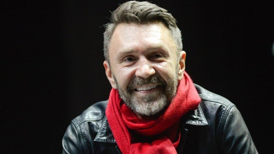 Сергей Шнуров купил квартиру для бабушки, вынужденной жить в старой конюшне 