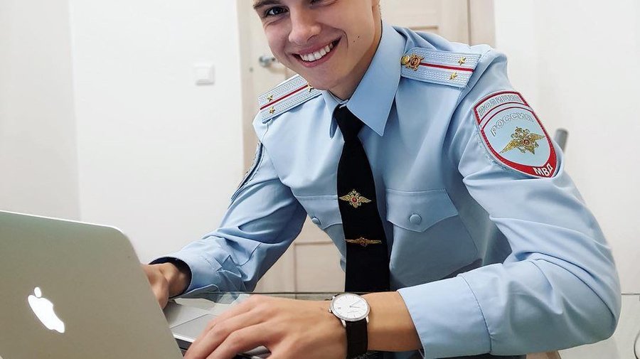 Самый фотогеничный полицейский служит в петербургском главке