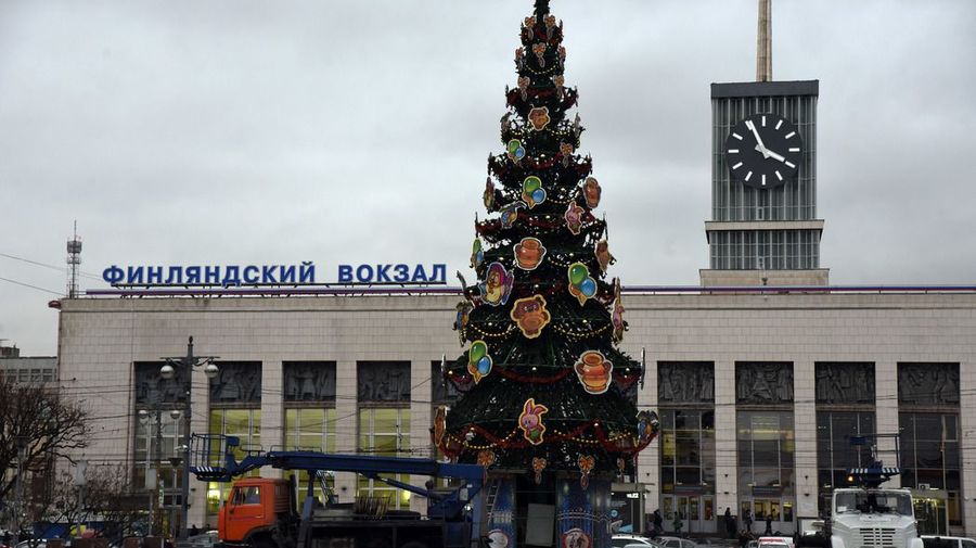 В Петербурге поставили новогоднюю ель, посвящённую Винни Пуху