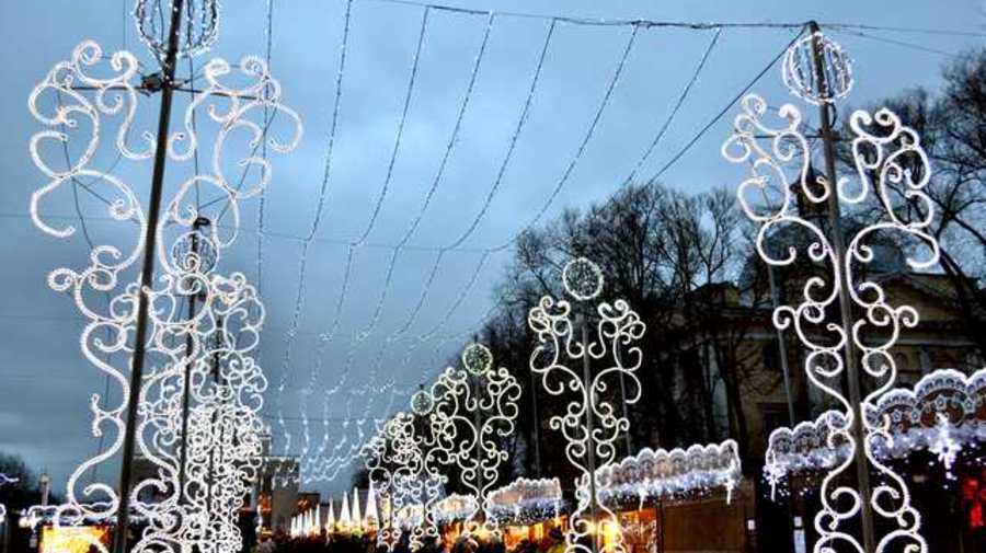 Главная рождественская ярмарка Петербурга открылась