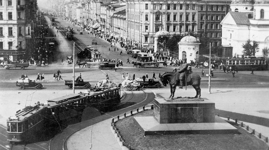 Площади Восстания и Советским улицам хотят вернуть исторические названия