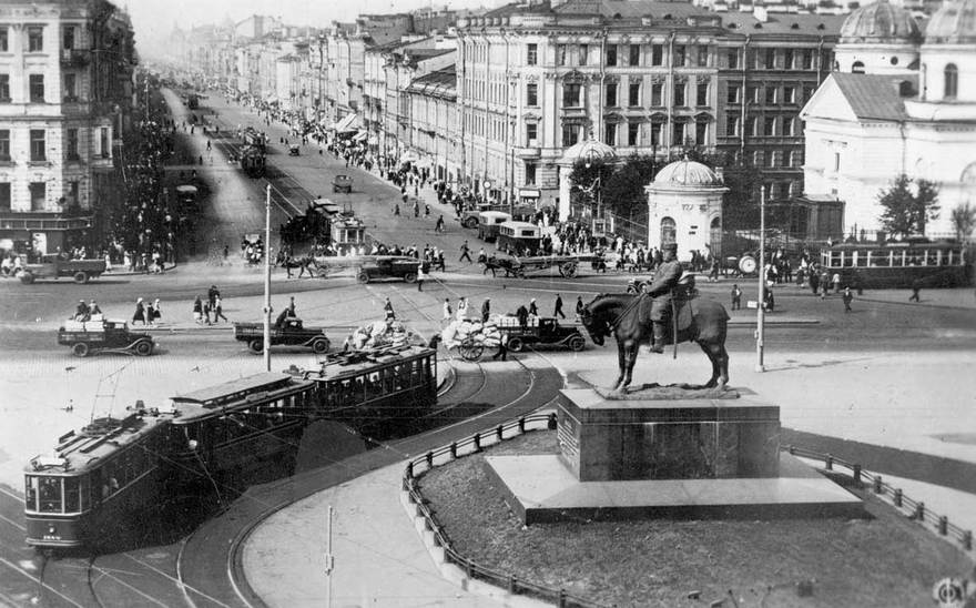 Площади Восстания и Советским улицам хотят вернуть исторические названия