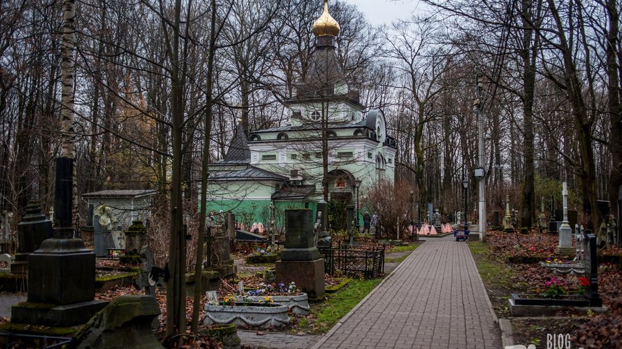 Часовня на могиле Ксении Блаженной