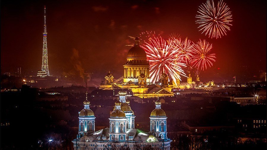 Новогодний фейерверк в Петербурге дадут со Стрелки Васильевского острова