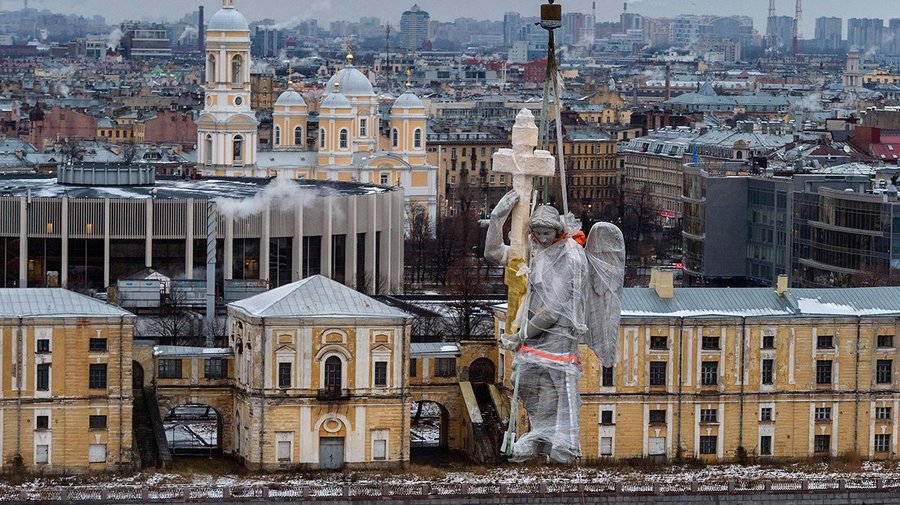 Один из трёх ангелов, защищающих город, вернулся на Васильевский остров
