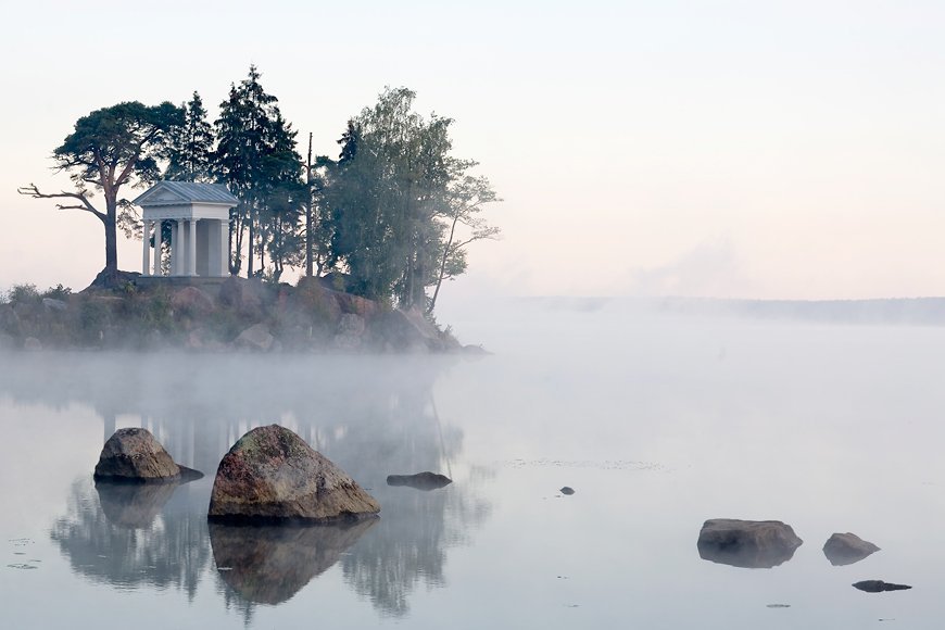 В парке «Монрепо» восстановят сгоревший островной храм Нептуна 