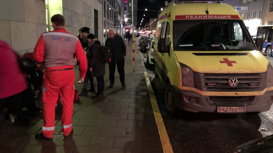Петербургская неотложка приехала на вызов в Стокгольм и оказала первую помощь прохожему