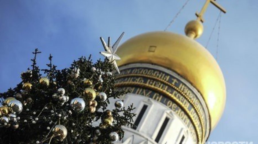 На Соборной площади установили главную елку страны