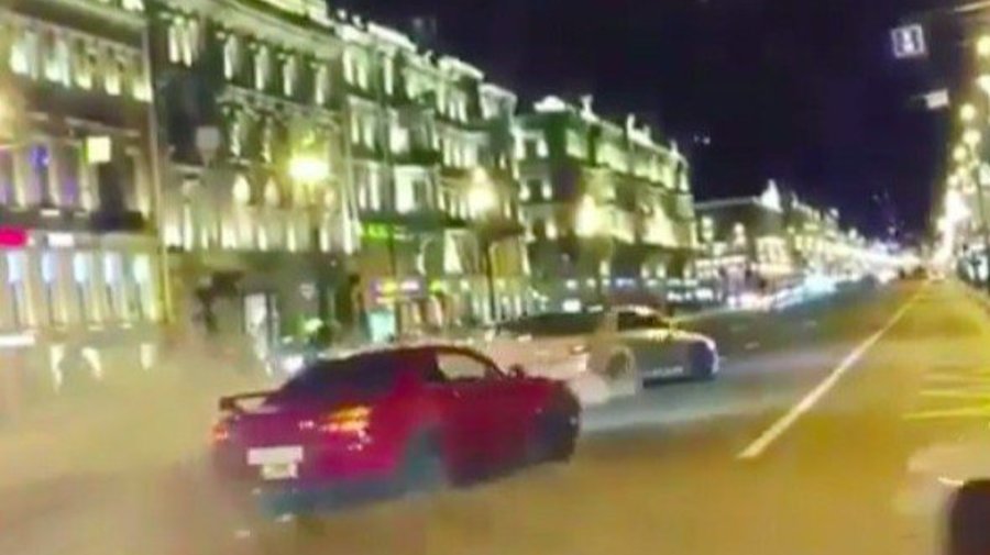 «Богатые русские дети» устроили дрифт на ночном Невском