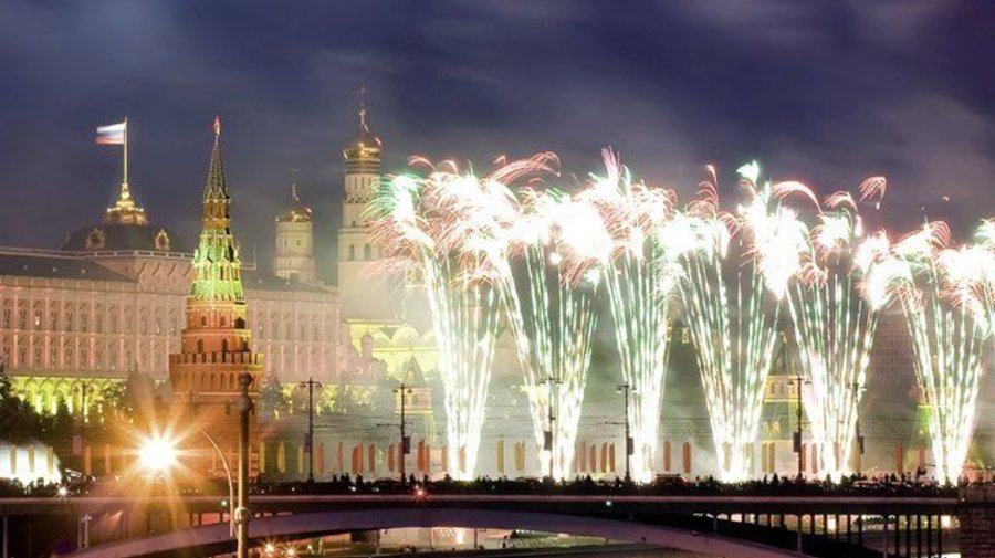 Новогодний салют в Москве перенесён на час ночи