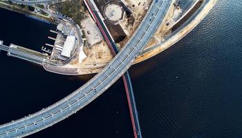 Яхтенный мост стал самой длинной пешеходной переправой в городе