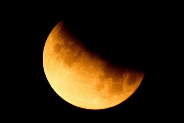 Петербуржцы увидят самое продолжительное лунное затмение за 100 лет
