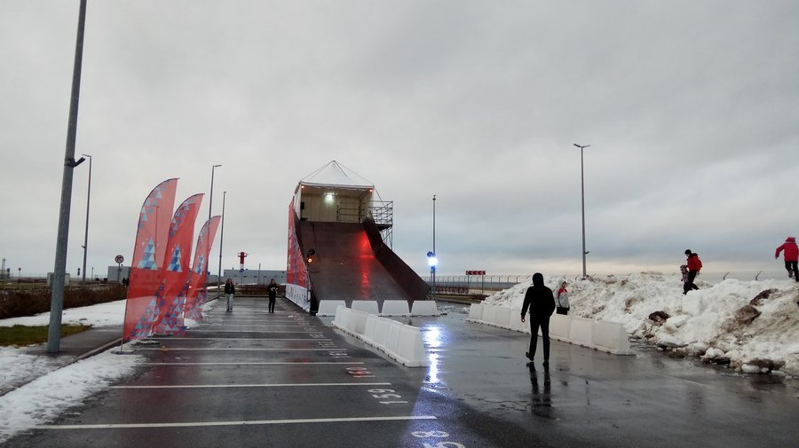 Открытие самой высокой в Европе ледяной горки перенесли на Рождество