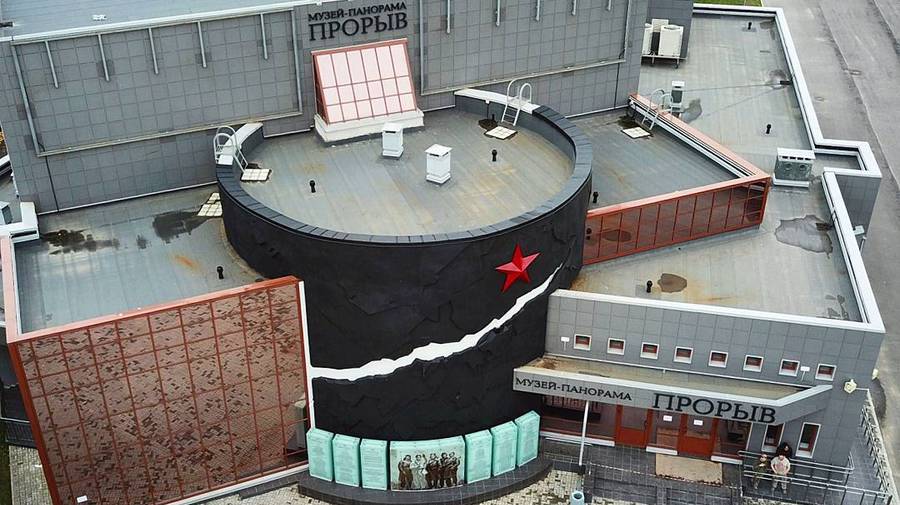 Огромную панораму о прорыве блокады Ленинграда с настоящим истребителем и бронемашинами создали в Ленобласти 