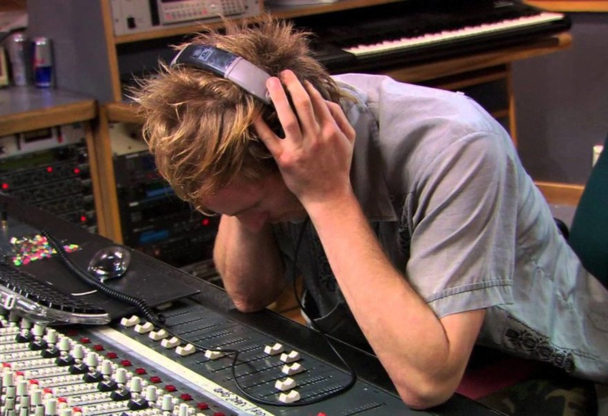 «Глухой пролёт» (It's All Gone Pete Tong, 2004)