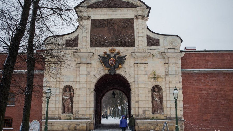 Петровские ворота Петропавловской крепости