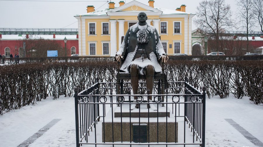 Памятник Петру I