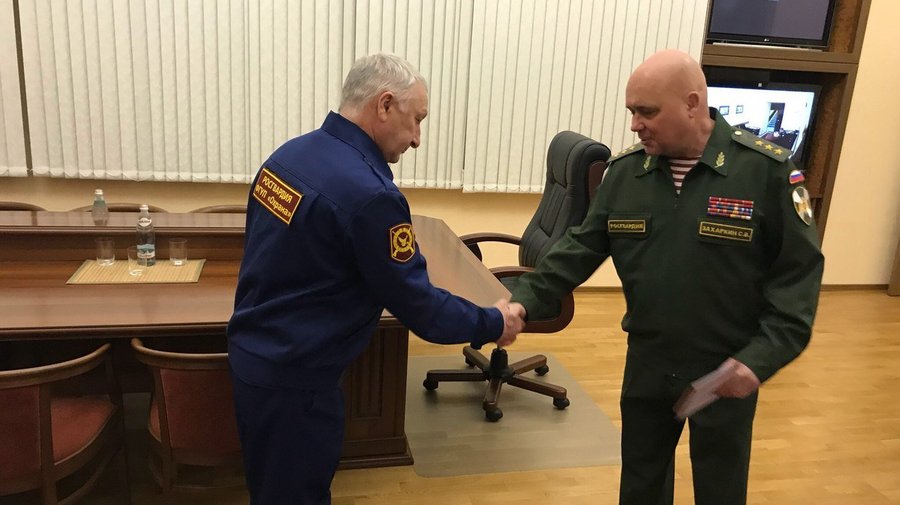 Спасшего пенсионерку из ледяной воды охранника наградила Росгвардия