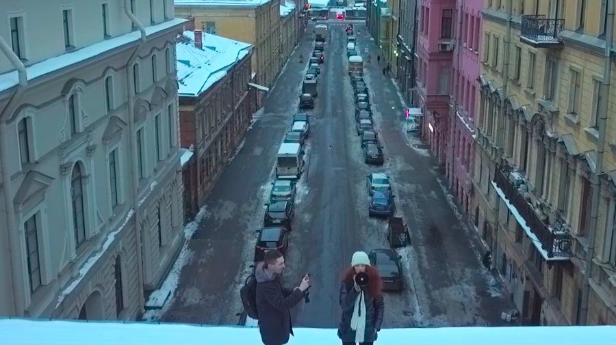 Руферы устроили небольшой концерт для горожан на крыше Главпочтамта 