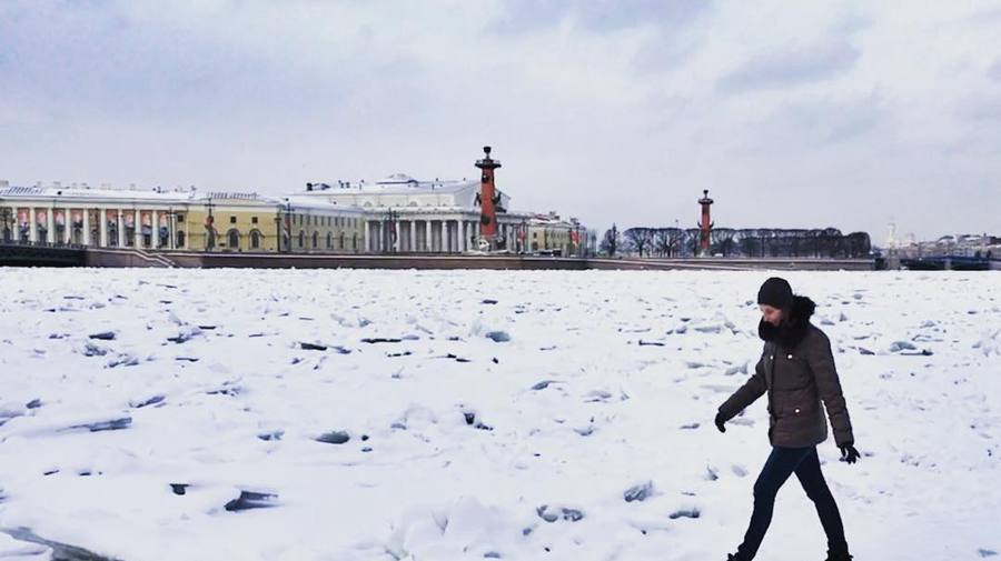 На лыжах, коньках и к фортам: прогулки петербуржцев по замёрзшим рекам и каналам