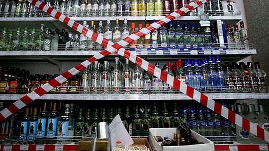 Продажу алкоголя в Петербурге могут продлить на час
