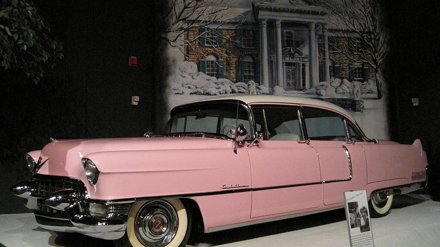 Музей ретроавтомобилей Элвиса Пресли, Гагарина и Высоцкого откроют в Купчино