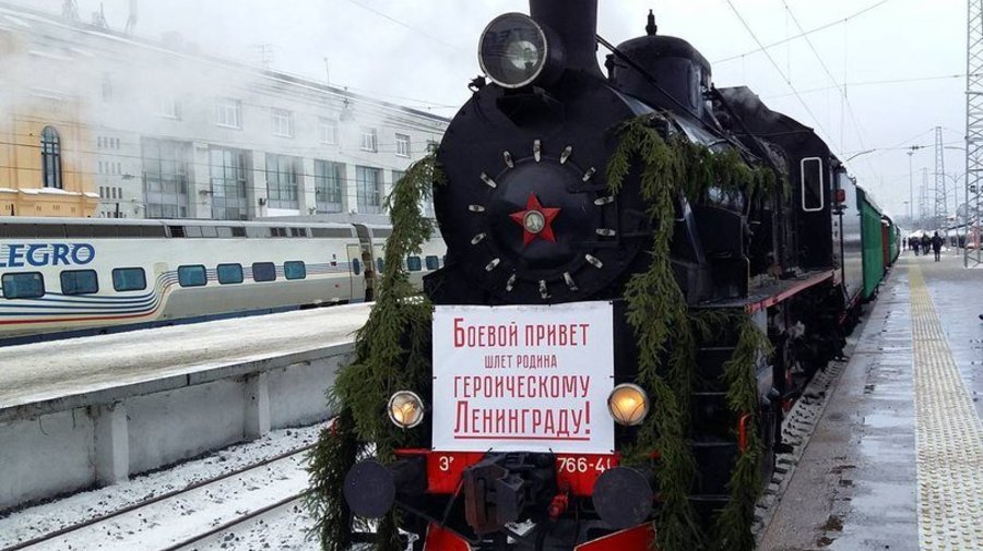 Фоторепортаж: в Петербурге воссоздали прибытие первого поезда после прорыва блокады