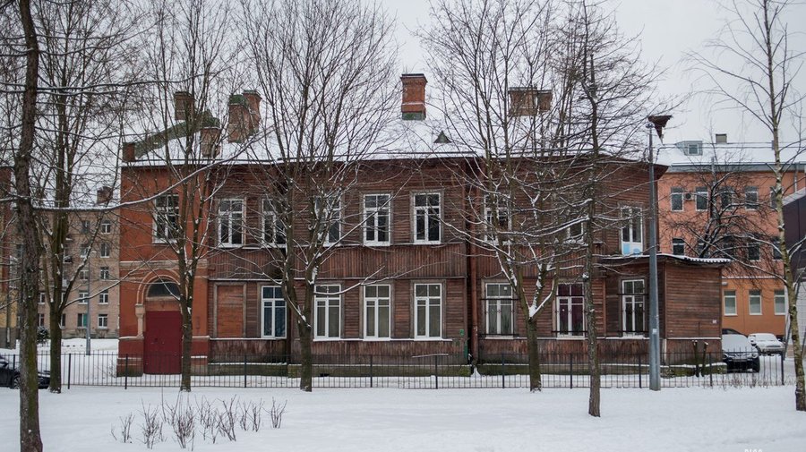Дом прихода церкви Смоленской иконы Божией Матери и сад «Фонтанчик» 