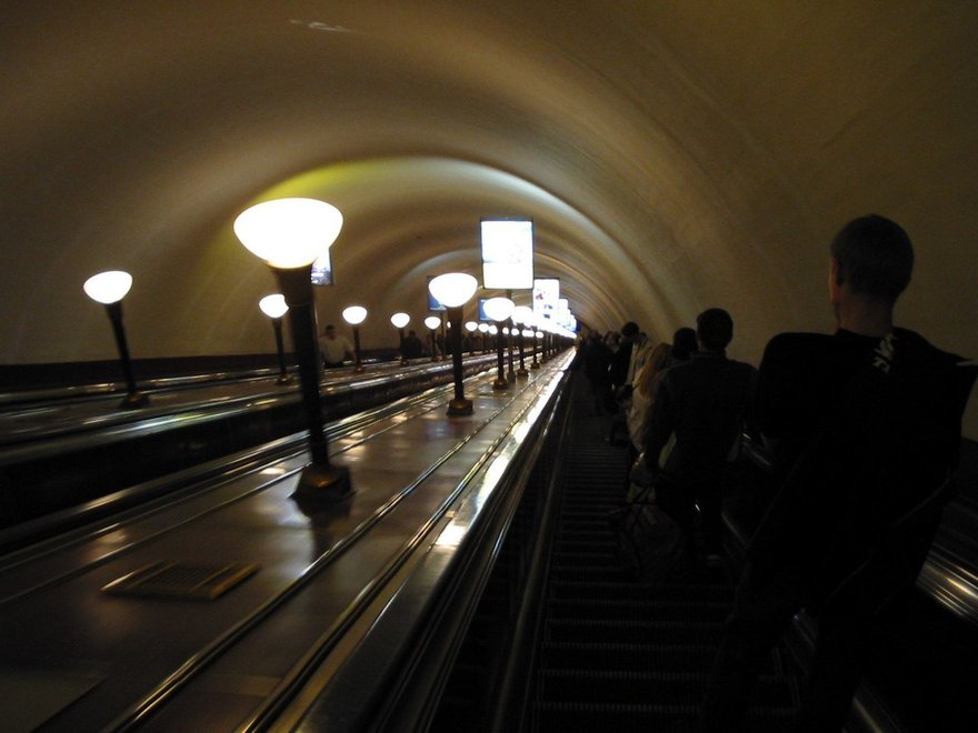 В Петербургском метрополитене объяснили, почему подземка закрывается по ночам