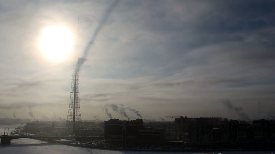 Петербургская телебашня отбросила тень прямо в небо